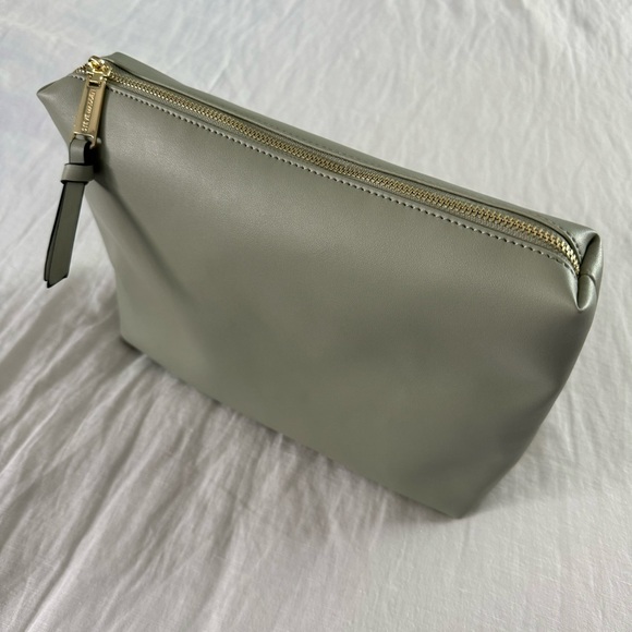 NEW Steve Madden large faux leather pouch - Picture 2 of 4